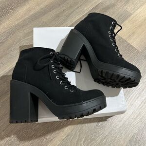 “Divided” H&M Heeled Boots!